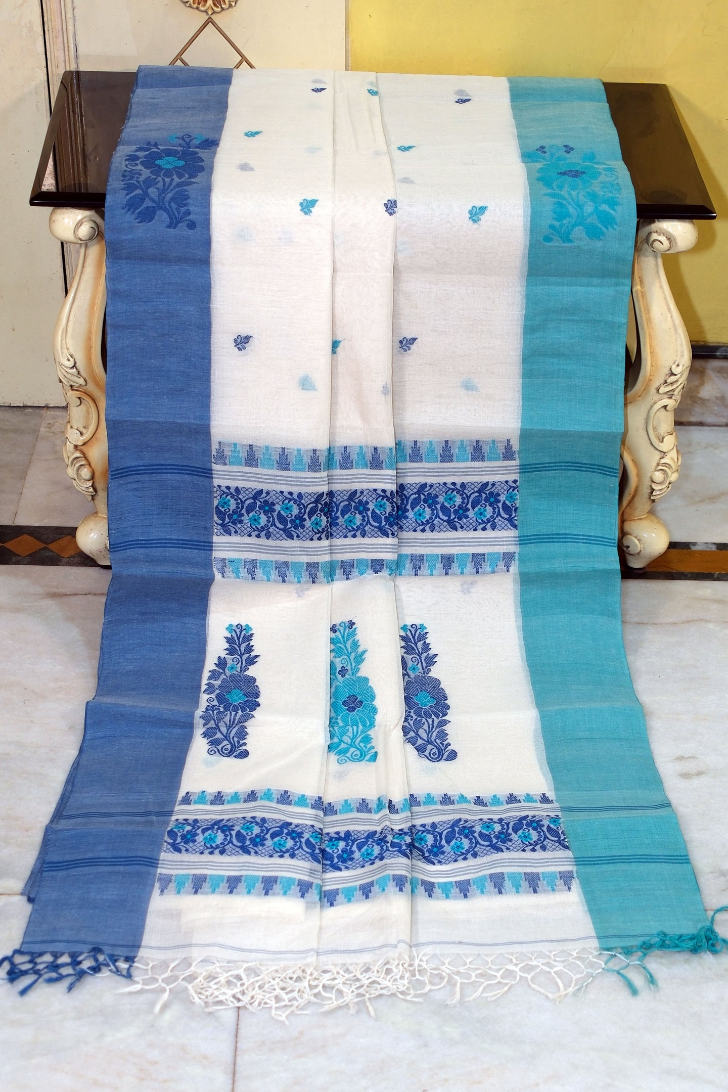 Woven jamdani Nakshi Work Border Premium Quality Bengal Handloom Cotton Saree in Off White, Sea Green and Navy Blue