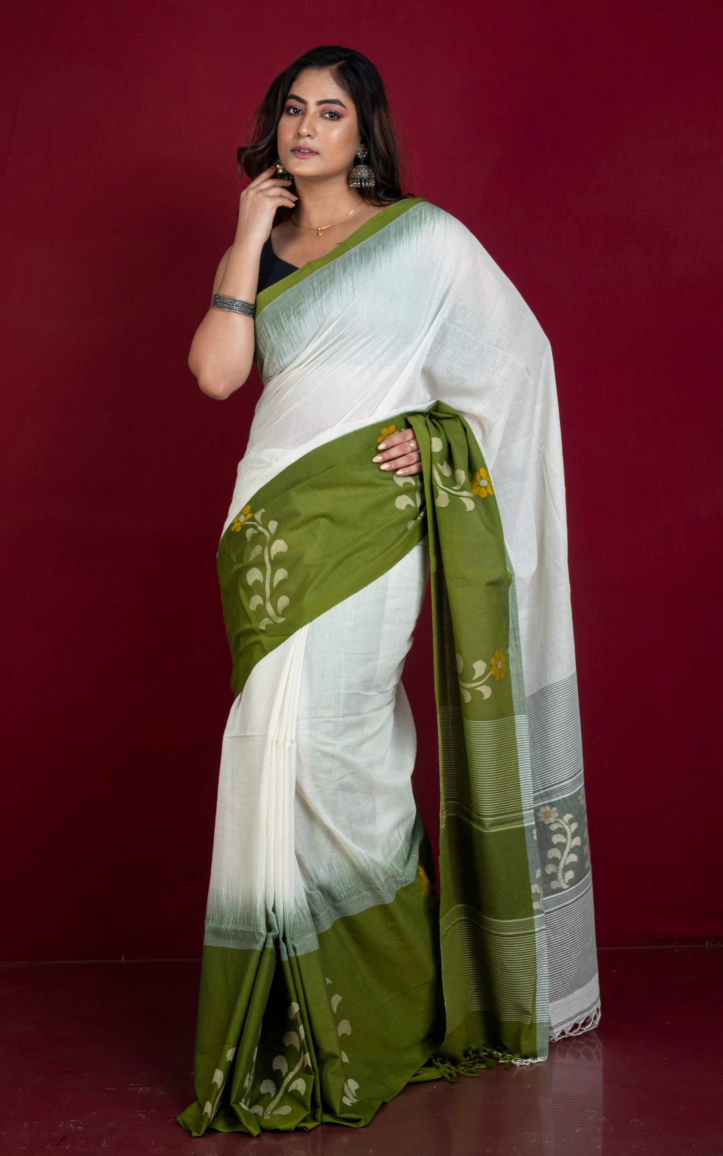 Premium Quality Double Warp Khaddar Kadiyal Skirt Border Jamdani Saree in Off White and Olive Green