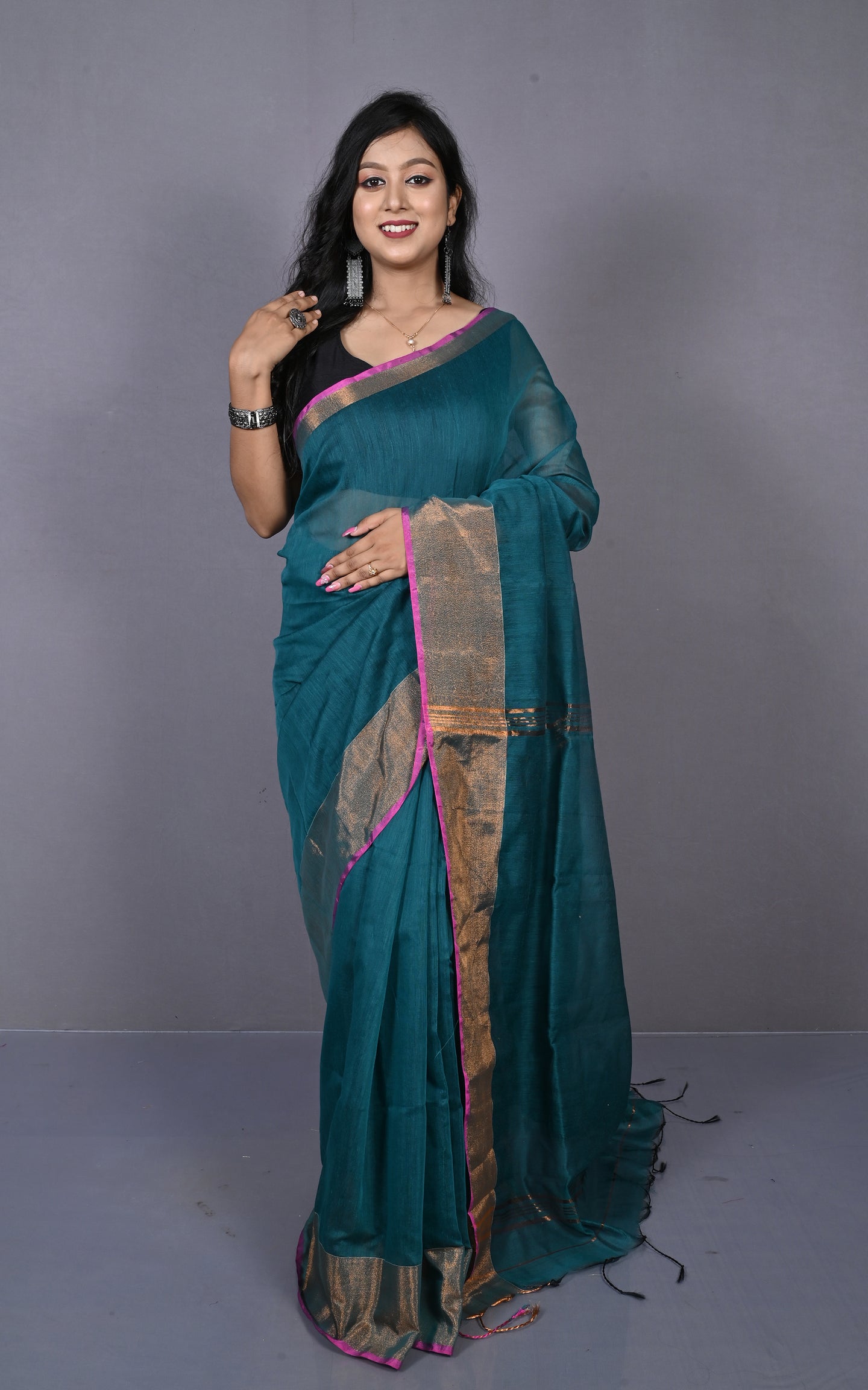 Khadi Cotton SIlk Saree in Deep Rama Green. Magenta and Antique Golden