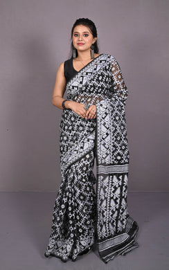 Traditional Cotton Muslin Soft Jamdani Saree in Black and Off White