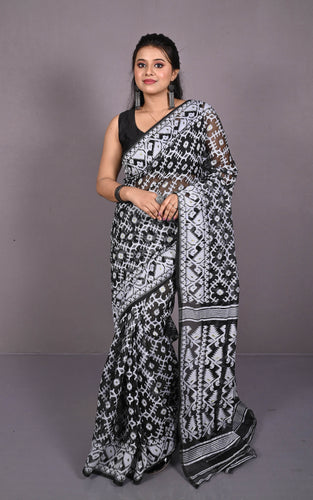 Traditional Cotton Muslin Soft Jamdani Saree in Black and Off White