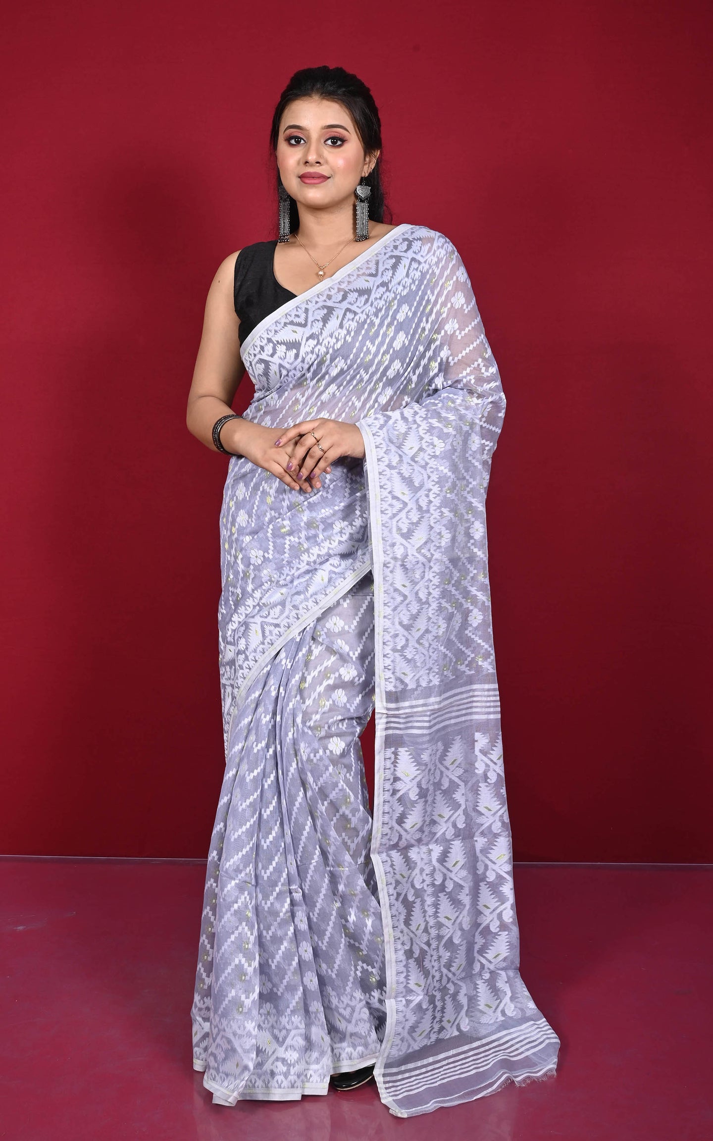 Traditional Cotton Muslin Soft Jamdani Saree in Oslo Grey and Off White
