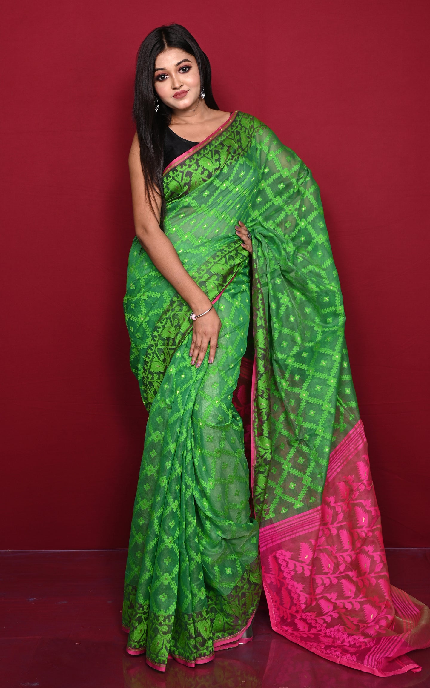 Traditional Cotton Muslin Soft Jamdani Saree in Bright Green and Hot Pink