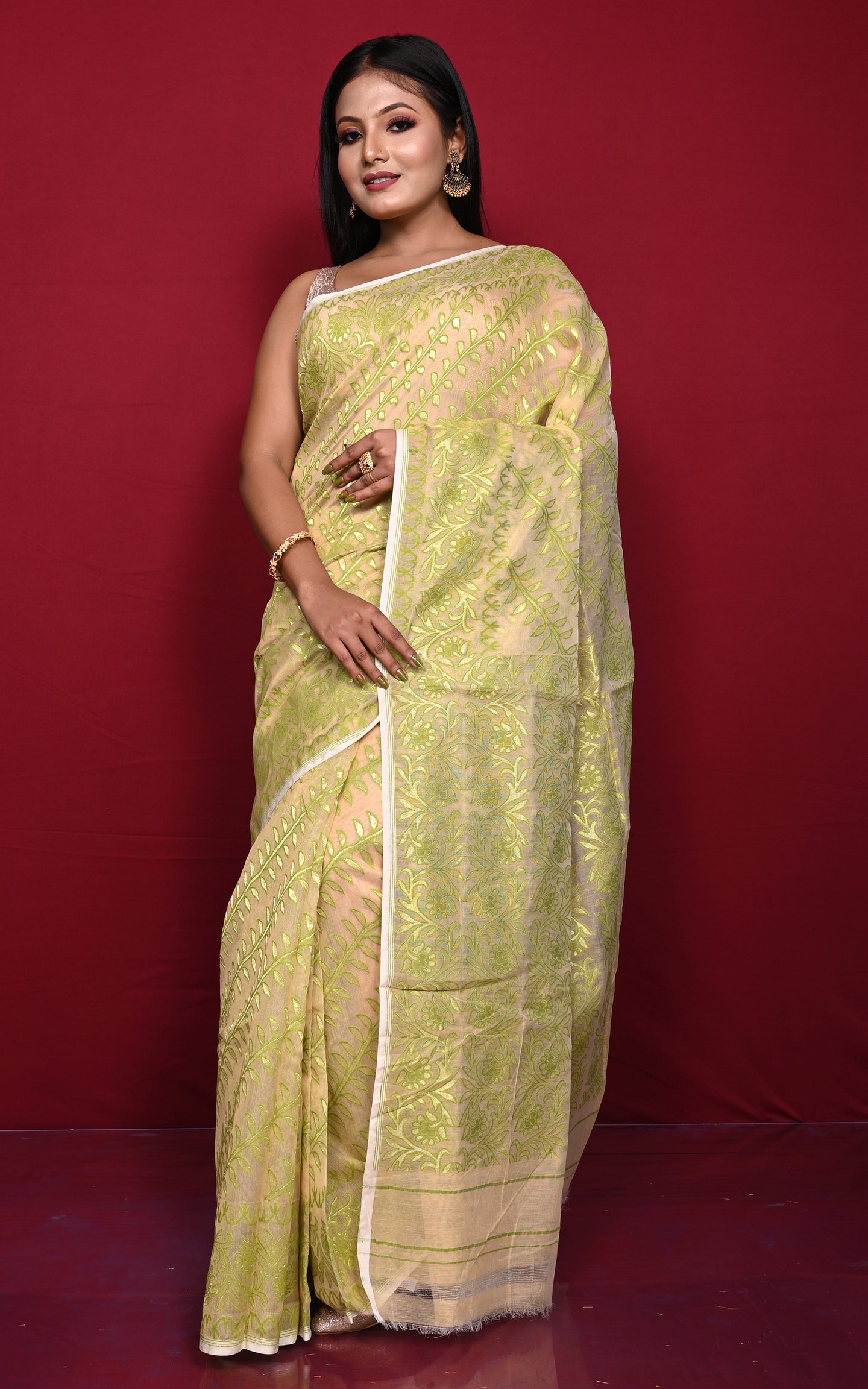 Traditional Soft Jamdani Saree in Beige, Green and Gold