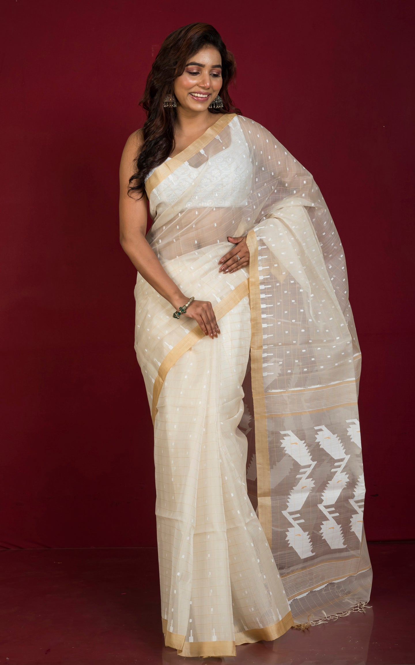 Premium Quality Contrast Checks Muslin Silk Jamdani Saree in Parchment, Off White, with Diffuse Gold color Tussar Silk Selvage