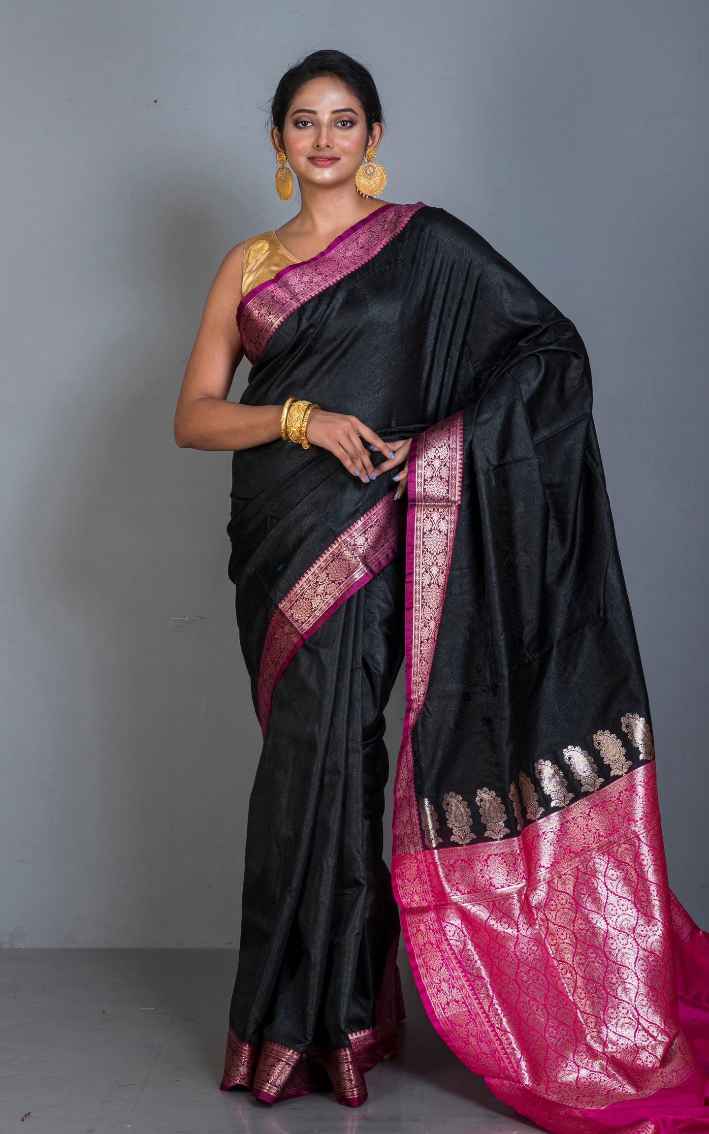 Traditional Self Nakshi Emboss Work Blended Silk Gadwal Saree with Rich Pallu in Black, Magenta and Antique Golden