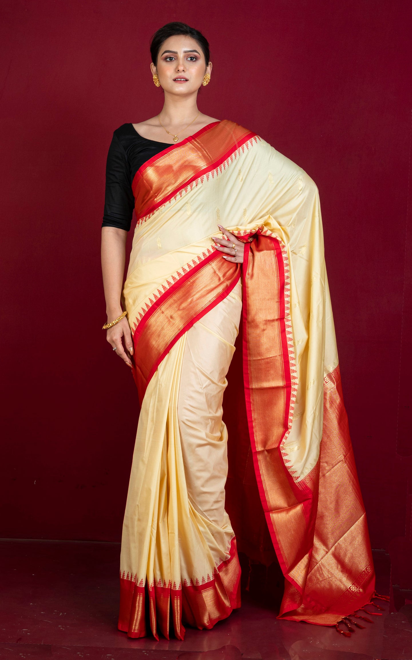 Blended Gadwal Silk Saree in Gnocchi Beige and Red