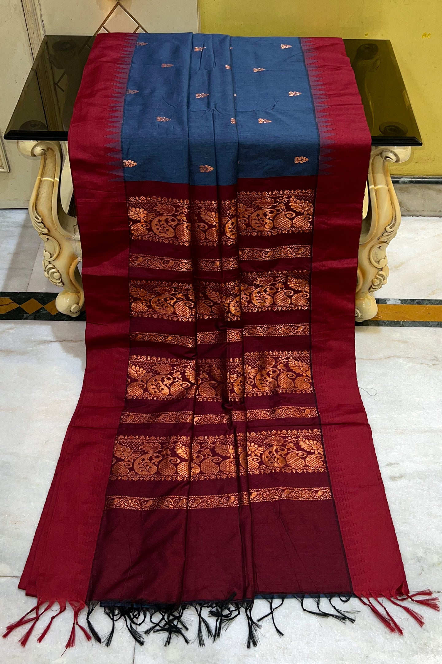 Soft South Cotton Borderless Pencil Temple Motifs Gadwal Saree in Chathams Blue and Maroon Oak