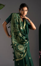 Soft Cotton Jamdani Saree with Golden Lotus Pallu & Blouse Piece - Emerald Bottle Green