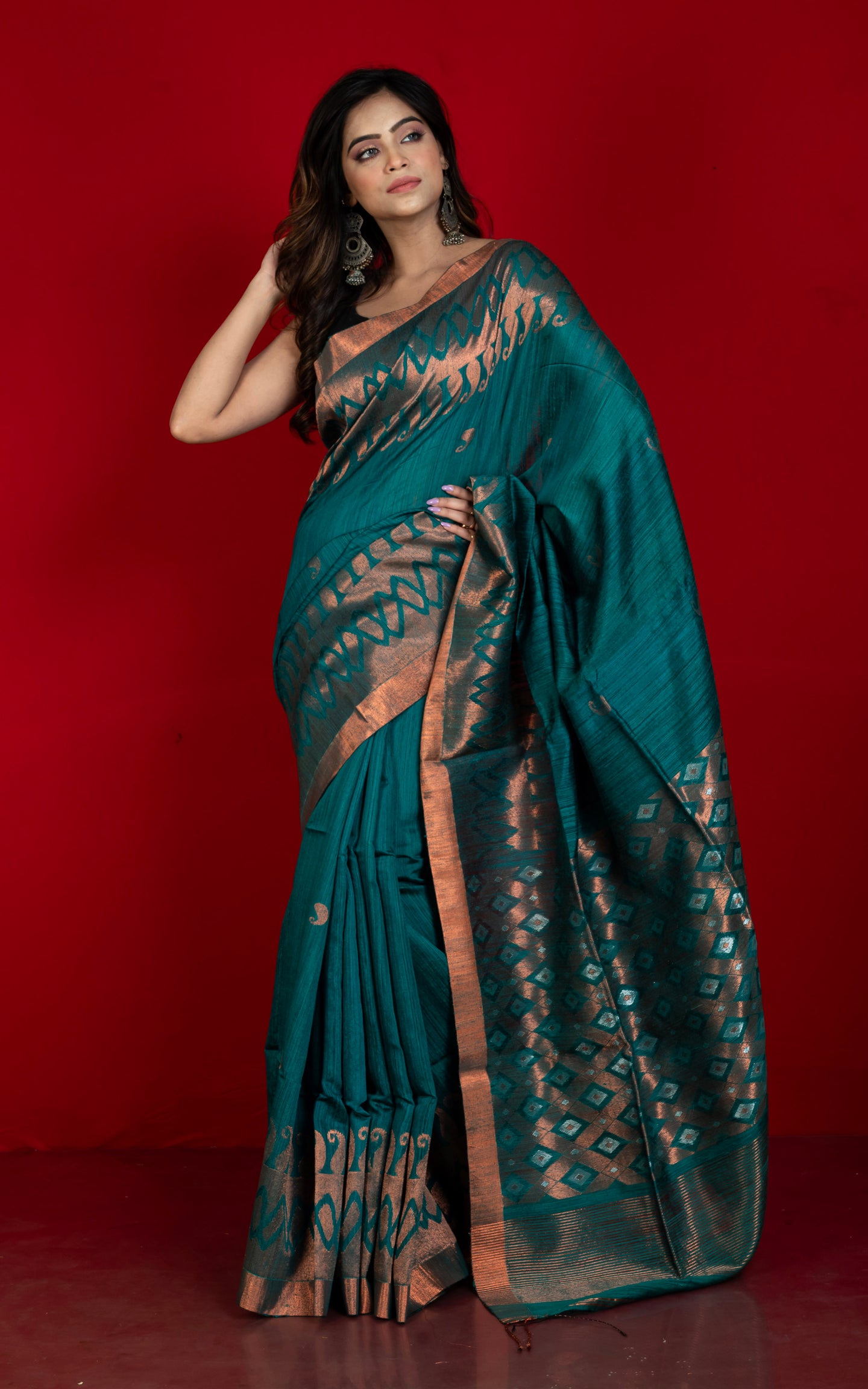 Woven Paisley Motif Work Premium Tussar Raw Silk Jamdani Saree in Teal Green and Copper