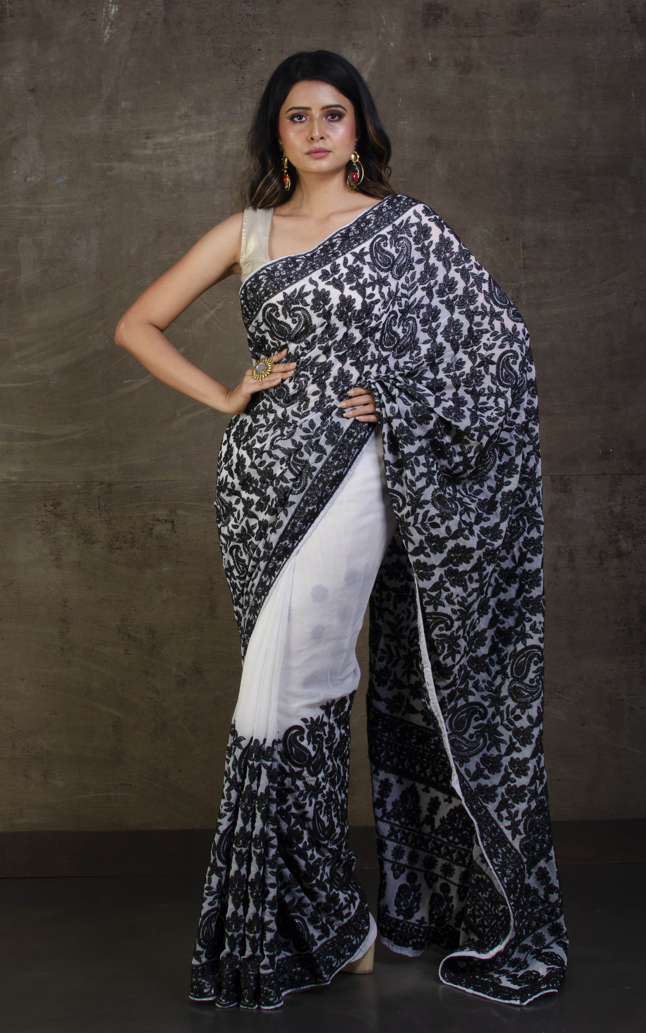 Black Crepe Handloom Saree With Kashmiri Tilla Embroidery Work – WeaverStory