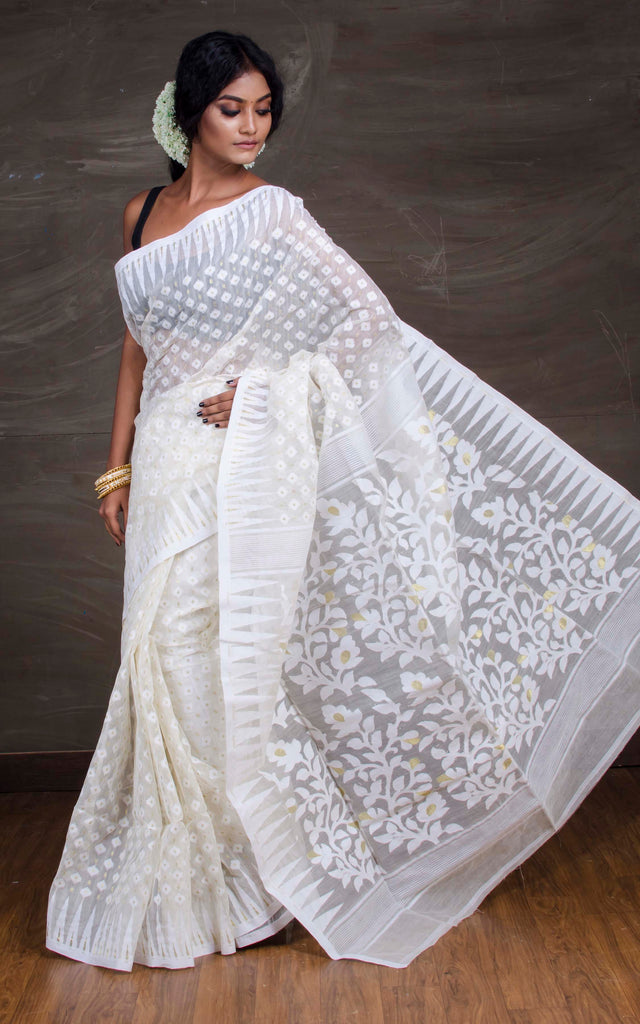 Traditional Soft Jamdani Saree in Off White and Gold – Bengal Looms India